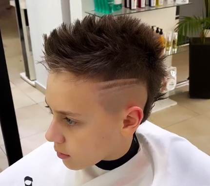 Corte de cabello corto con degradado realizado en Emiliano Estilista Unisex
